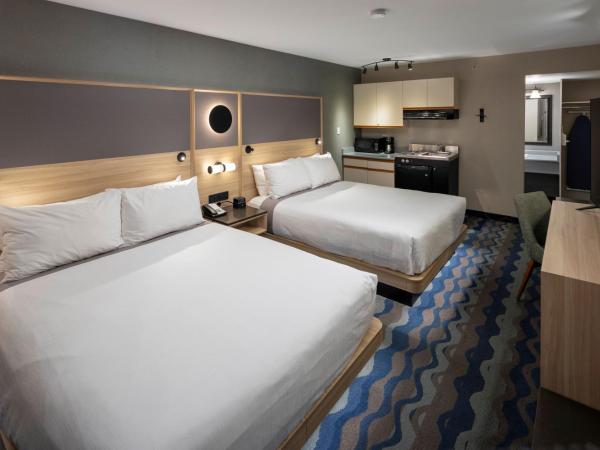 Accent Inns Vancouver Airport : photo 1 de la chambre studio