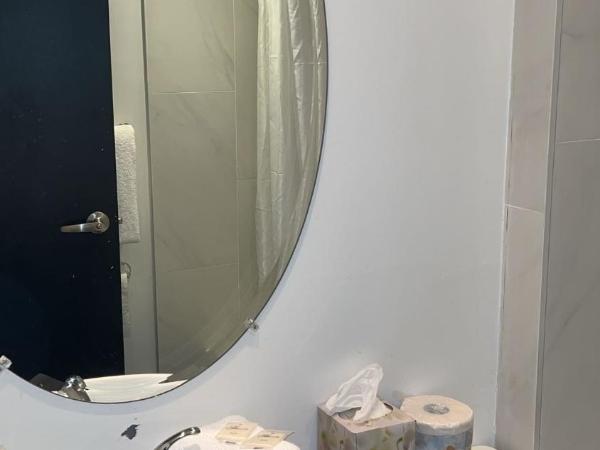 Hotel Newstar Montréal : photo 2 de la chambre chambre lit queen-size supérieure avec kitchenette