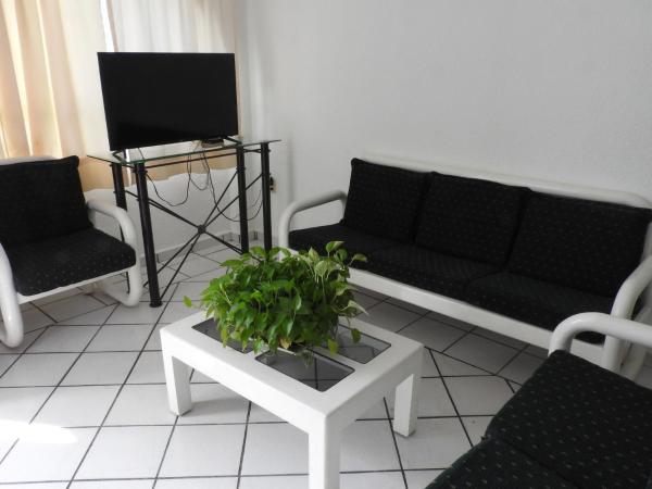 Hotel Villas Balcones de Costa Azul : photo 4 de la chambre chambre familiale avec salle de bains privative