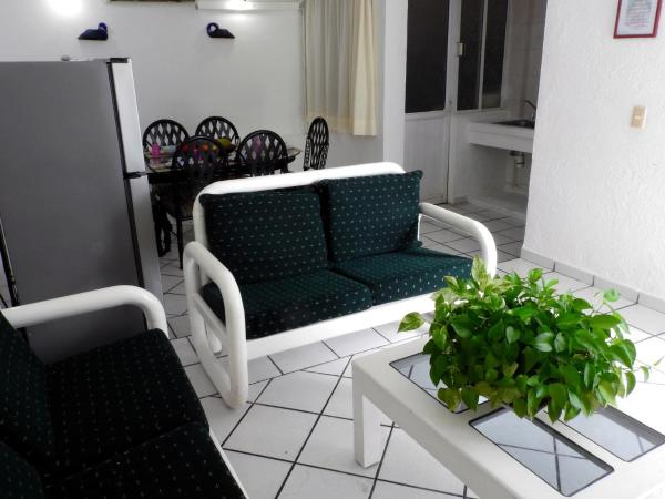 Hotel Villas Balcones de Costa Azul : photo 3 de la chambre chambre familiale avec salle de bains privative