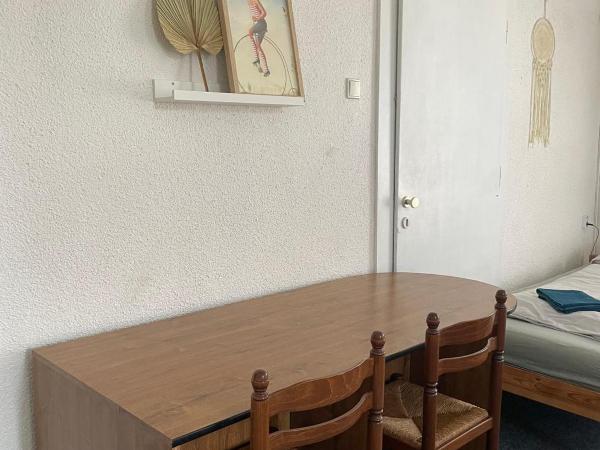 Hostel Moravia Ostrava : photo 5 de la chambre chambre quadruple avec balcon