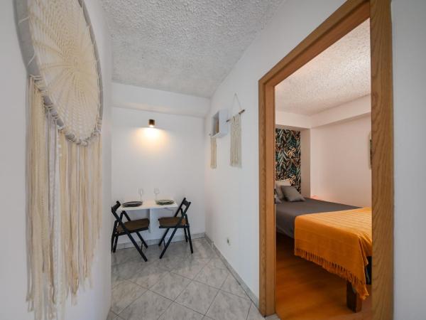 The Lazy Monkey Hostel & Apartments : photo 3 de la chambre appartement avec terrasse