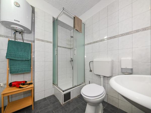 The Lazy Monkey Hostel & Apartments : photo 6 de la chambre appartement avec terrasse