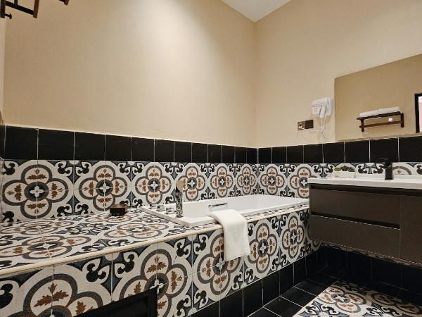 RARE Heritage House : photo 3 de la chambre suite deluxe avec baignoire spa