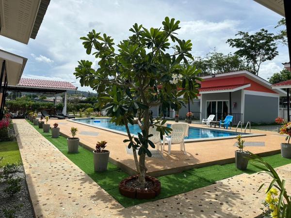 พัชรี รีสอร์ท ภูเก็ต Patcharee Resort Phuket : photo 6 de la chambre chambre lits jumeaux - vue sur piscine