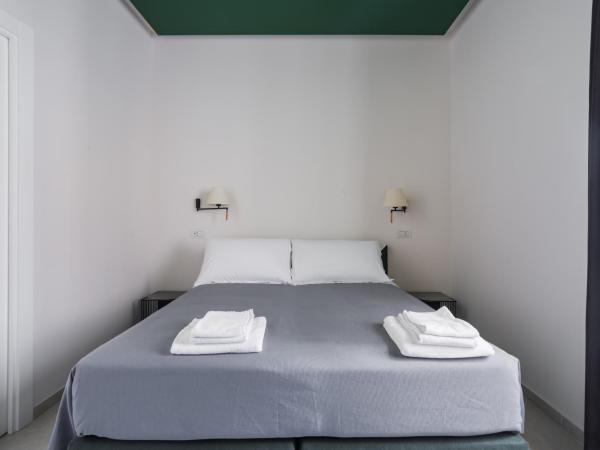 Weaver Suites By Dimorra : photo 4 de la chambre chambre double ou lits jumeaux avec salle de bains privative