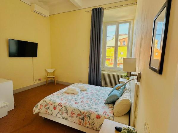 B&B - Residenza d'epoca Piazza Cairoli : photo 9 de la chambre chambre double avec salle de bains privative extérieure