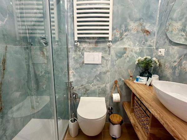 Due Mari Milano Apartment ZONA PORTELLO-FIERA FREE WI-FI : photo 8 de la chambre chambre double avec balcon (3 adultes)