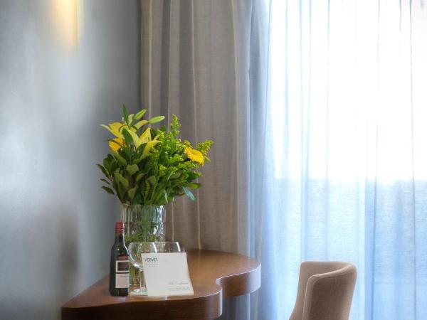 Hermes Hotel : photo 4 de la chambre chambre familiale avec porte communicante