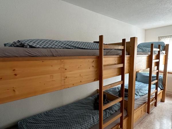 Touristenheim Bergfreude : photo 1 de la chambre chambre quadruple avec salle de bains commune