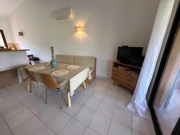 Résidence Le Village Marin : photo 3 de la chambre villa 2 chambres avec climatisation