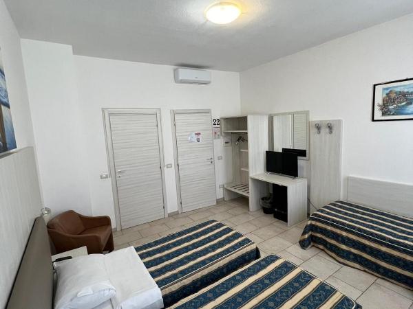 Hotel Alessander : photo 6 de la chambre chambre triple