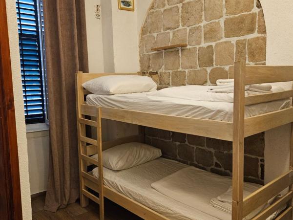 Castello Hostel : photo 1 de la chambre lit dans dortoir mixte de 6 lits