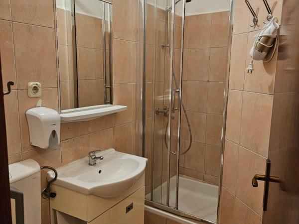 Castello Hostel : photo 4 de la chambre lit dans dortoir mixte de 6 lits