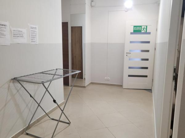 Hostel Warszawa Ursynów : photo 10 de la chambre chambre lits jumeaux standard avec salle de bains commune