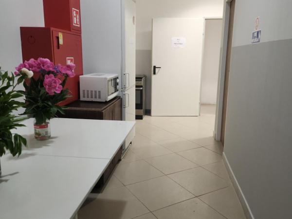 Hostel Warszawa Ursynów : photo 8 de la chambre chambre lits jumeaux standard avec salle de bains commune