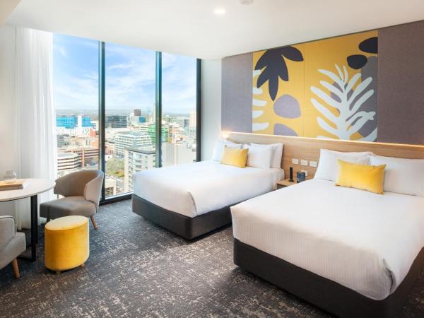 Crowne Plaza Adelaide, an IHG Hotel : photo 10 de la chambre chambre double premium avec 2 lits doubles et vue sur ville