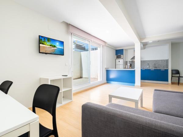 Apartamentos La Rosita Old Town B-21 : photo 5 de la chambre appartement 1 chambre avec terrasse