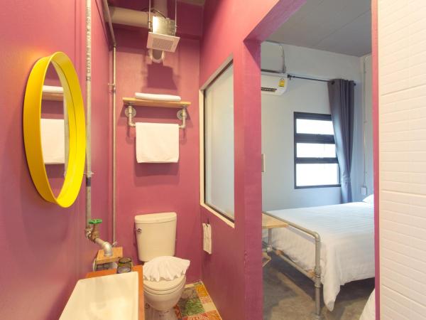 Bloo Hostel : photo 4 de la chambre chambre double avec salle de bains privative