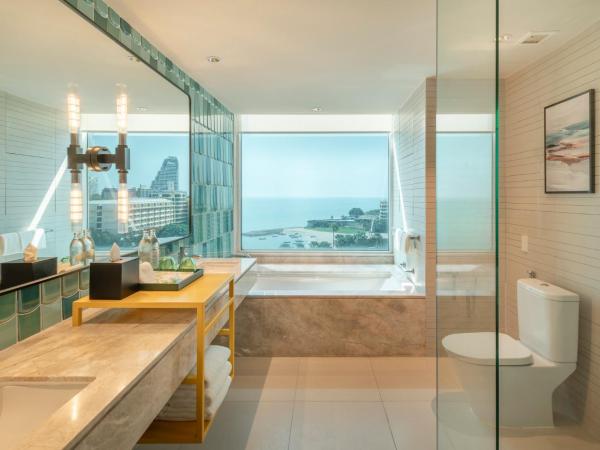 Holiday Inn Pattaya, an IHG Hotel : photo 4 de la chambre premium king room with pattaya beach view and bay tower