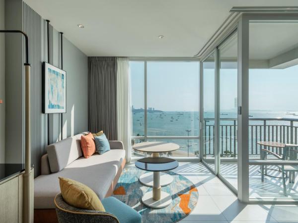 Holiday Inn Pattaya, an IHG Hotel : photo 2 de la chambre premium king room with pattaya beach view and bay tower