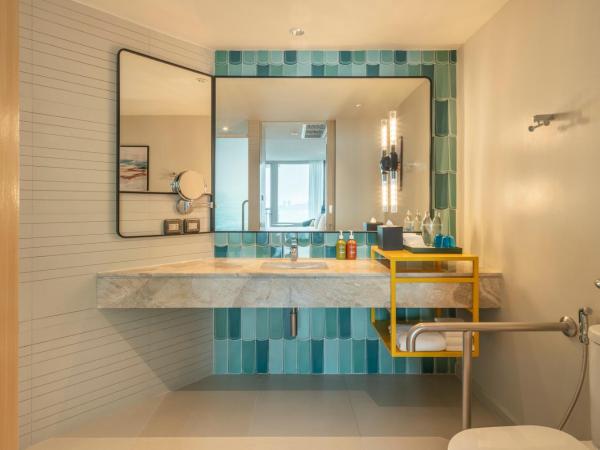 Holiday Inn Pattaya, an IHG Hotel : photo 2 de la chambre king room with bay tower - accessible