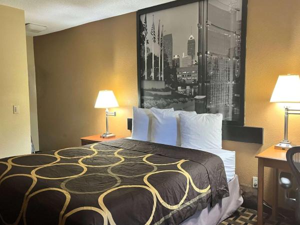 Super 8 by Wyndham Indianapolis/NE/Castleton Area : photo 1 de la chambre chambre lit queen-size - non-fumeurs