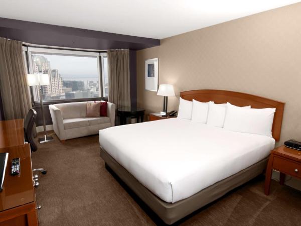 Hilton Parc 55 San Francisco Union Square : photo 2 de la chambre hébergement lit king-size - vue sur panorama urbain