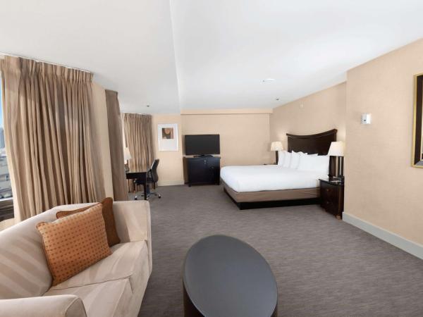 Hilton Parc 55 San Francisco Union Square : photo 5 de la chambre suite junior lit king-size avec coin salon
