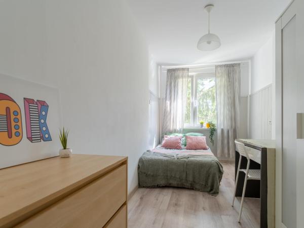 Hostello Airport Budziszyńska - przytulne pokoje blisko lotniska : photo 1 de la chambre chambre double Économique