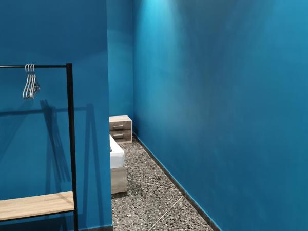 26 Amalias : photo 7 de la chambre chambre triple basique avec salle de bains commune