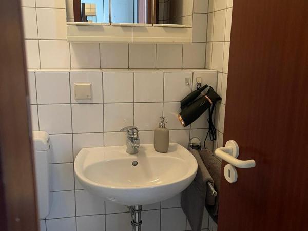 Wegener Apartments : photo 7 de la chambre chambre simple avec salle de bains 