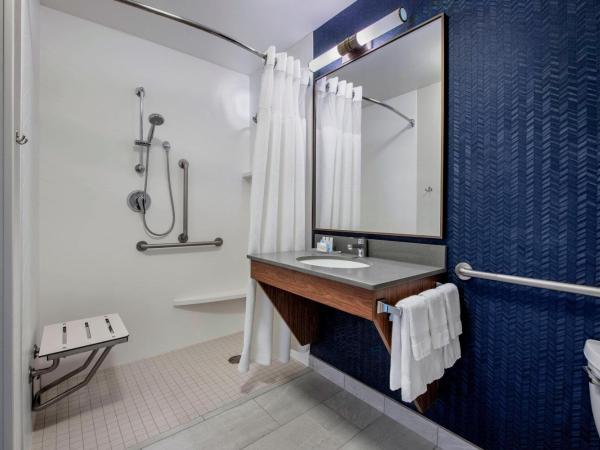 Fairfield Inn & Suites by Marriott Kelowna : photo 3 de la chambre chambre lit king-size