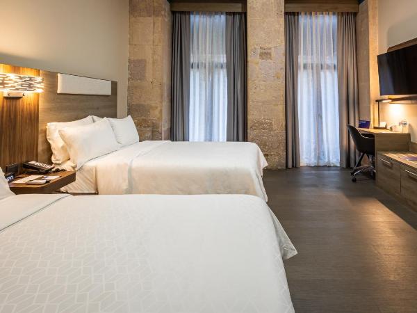 Holiday Inn Express Morelia Centro Historico : photo 6 de la chambre chambre standard avec balcon et vue sur la ville