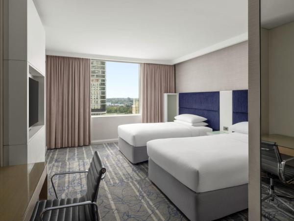 Sydney Harbour Marriott Hotel at Circular Quay : photo 3 de la chambre chambre lits jumeaux avec 2 lits doubles - vue sur opéra