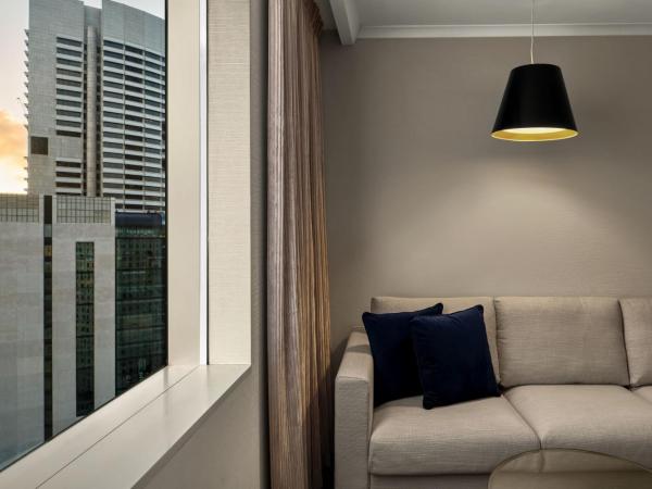 Sydney Harbour Marriott Hotel at Circular Quay : photo 6 de la chambre suite spa 1 chambre lit king-size - accès au salon exécutif