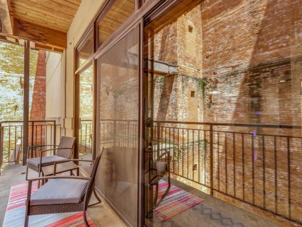 Downtown Dallas Condo - 2BR 1BA : photo 10 de la chambre appartement 2 chambres de luxe avec vue sur le jardin