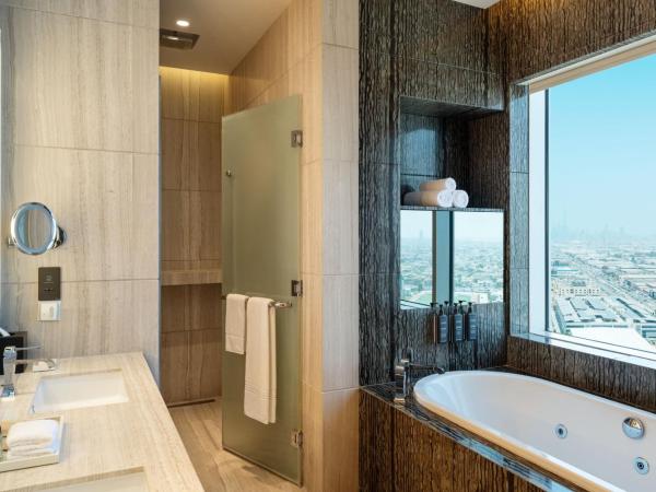 Sheraton Mall of the Emirates Hotel, Dubai : photo 5 de la chambre suite royale 1 chambre - accès au salon club avec petit-déjeuner, cocktails en soirée, boissons sans alcool et canapés