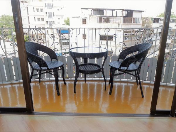 Siri Oriental Bangkok Hotel : photo 3 de la chambre chambre triple avec balcon