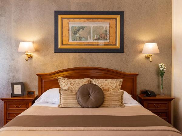 Hotel Niko : photo 5 de la chambre chambre triple avec balcon