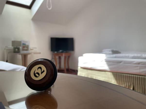 Romania : photo 2 de la chambre chambre lits jumeaux mansardée Économique