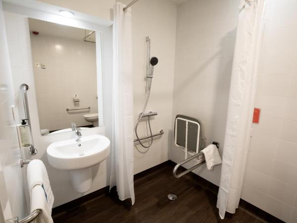 Travelodge Madrid Metropolitano : photo 6 de la chambre chambre double ou lits jumeaux - accessible aux personnes à mobilité réduite