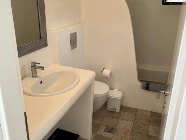 Villa Margarita : photo 7 de la chambre chambre triple - vue sur jardin