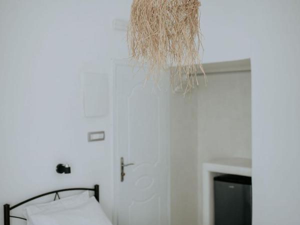 Hotel Thirasia : photo 3 de la chambre chambre double ou lits jumeaux avec balcon