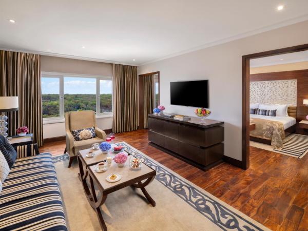 Taj Palace, New Delhi : photo 4 de la chambre taj club suite king bed forest and pool view