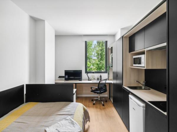 Home and CoLiving Pamplona : photo 4 de la chambre studio deluxe