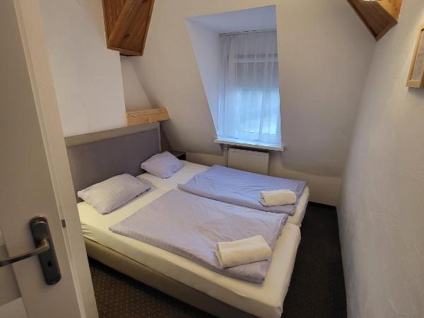 Dom Wczasowo Rekreacyjny Zgoda : photo 2 de la chambre chambre quadruple en duplex