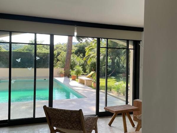 La Beluga : photo 5 de la chambre chambre double - vue sur piscine