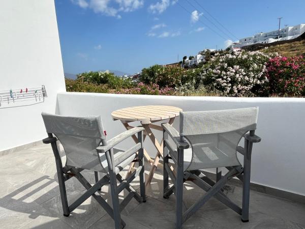 Villa Margarita : photo 5 de la chambre chambre double confort - vue sur jardin