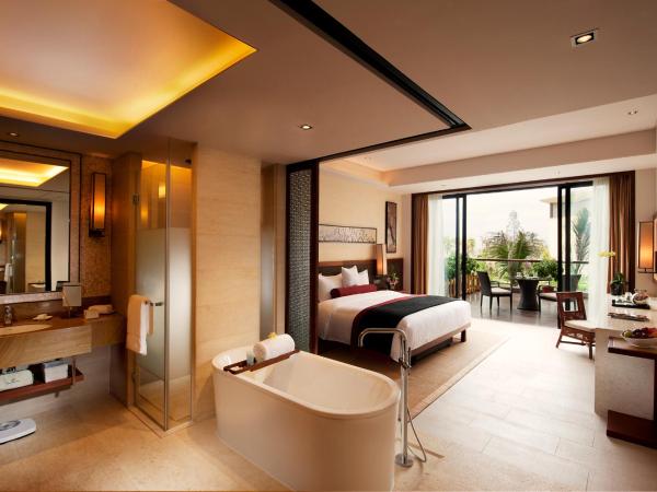 Wanda Realm Resort Sanya Haitang Bay : photo 2 de la chambre chambre lit king-size avec vue sur le jardin